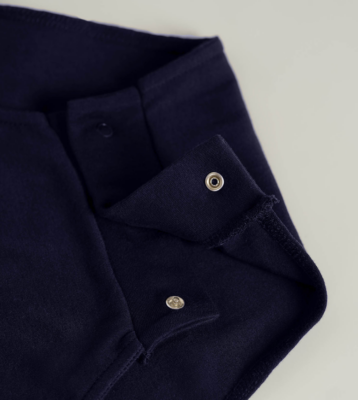 Body unisex med tryckknappar i grenen 2010 blå detalj